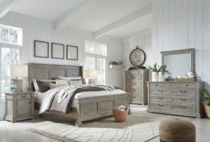 Bed placement in a small bedroom 2